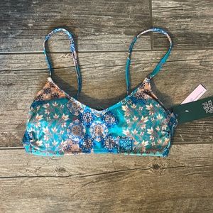 Wild Fable flower design bikini top
